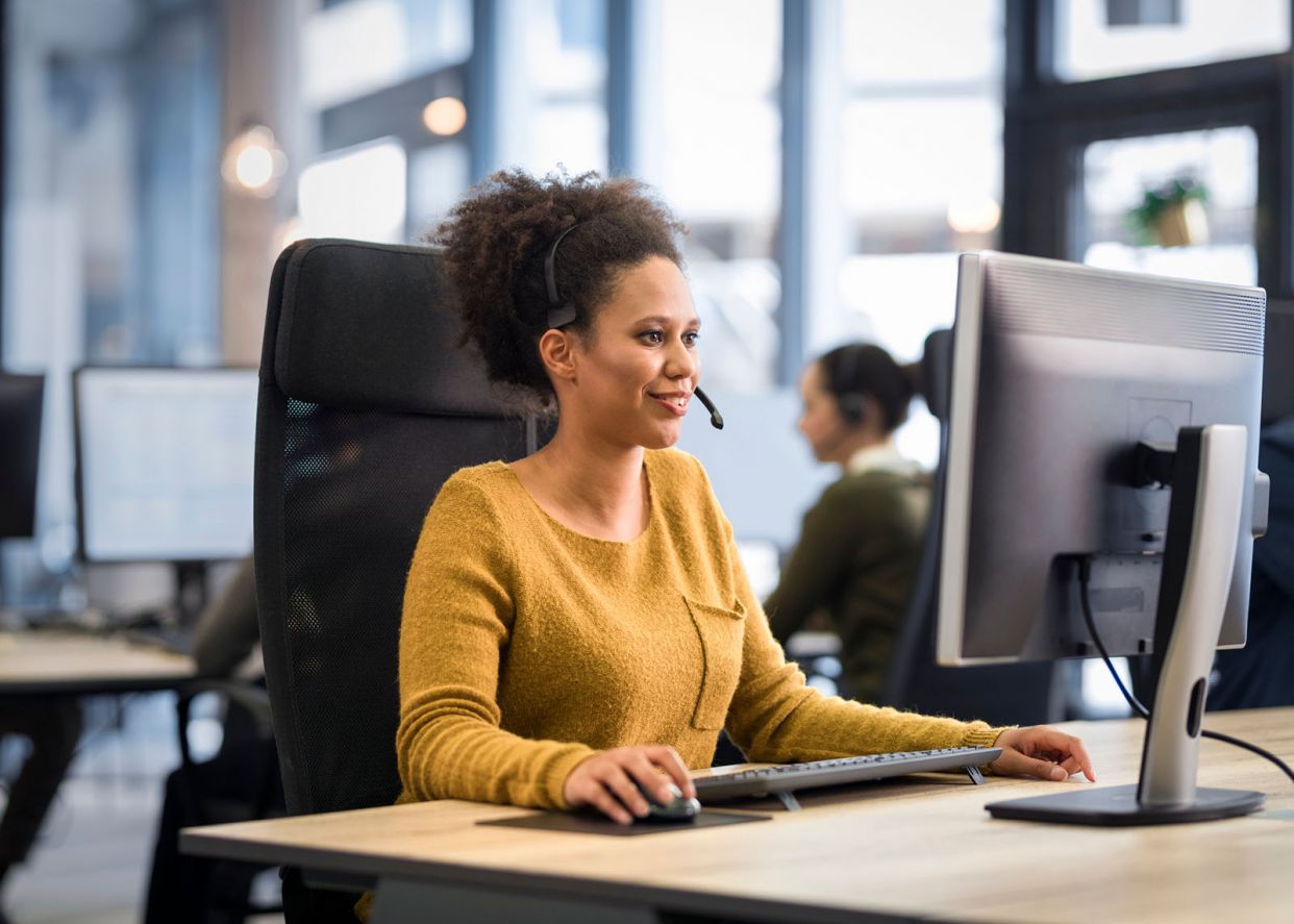 service-desk-associate-working-hard-for-clients