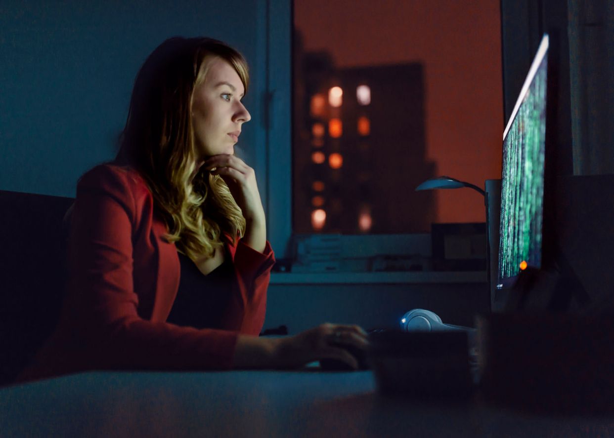 cybersecurity expert thwarts malicious attacks with cyber security best practices