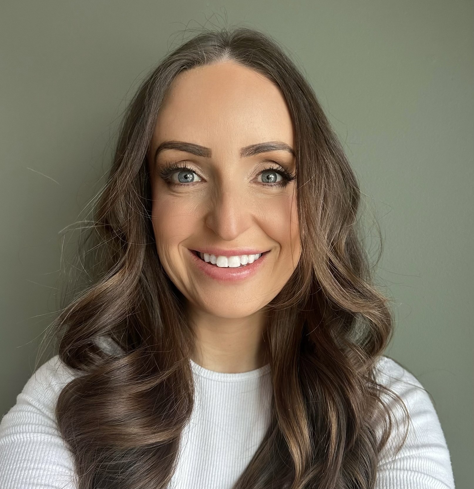 photo of Jessica Healy smiling at the camera